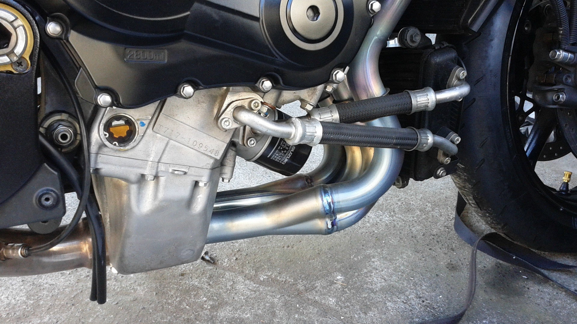 SUZUKI GSX-R1000(K9) 右サイドカウル取り外し 「CHEC」表示